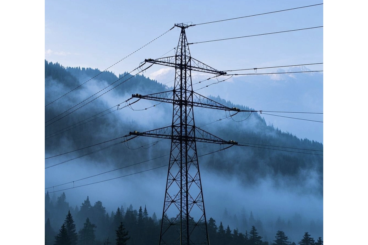 Quali sono le caratteristiche della torre di alimentazione elettrica in metallo?