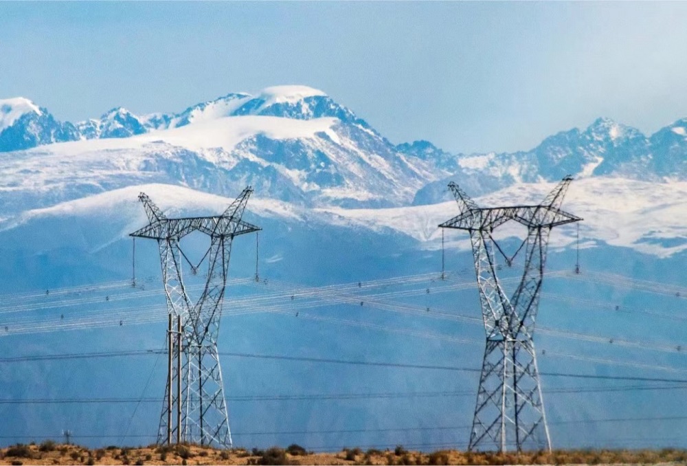 Quali sono le caratteristiche di una torre ad alta tensione dritta in metallo?